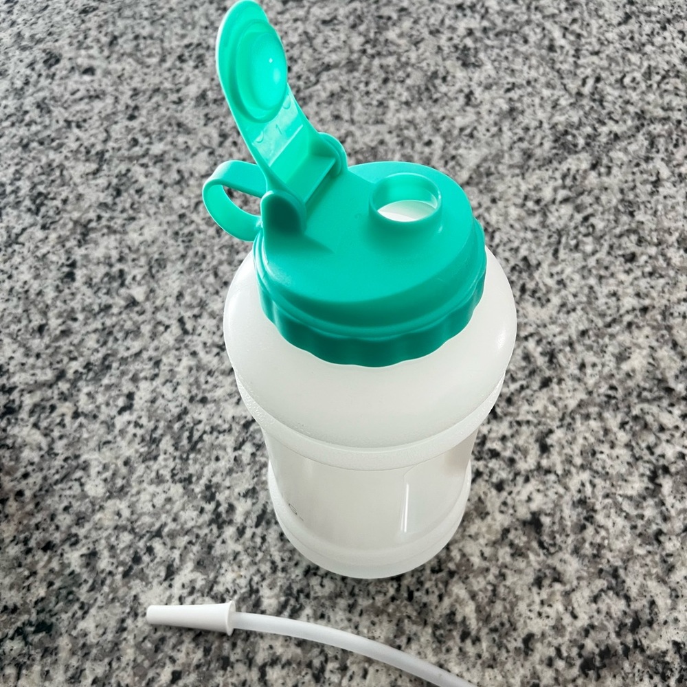73 fl oz hydrojug with straw - Picture 4 of 4